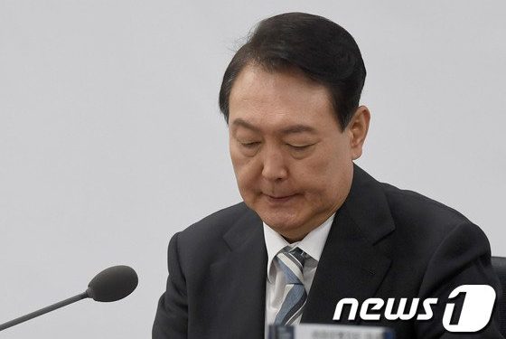朴 2년차·文 4년차에 지지율 ‘20%대’…尹대통령 석달도 안 걸렸다