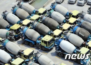 3일만에 두손 든 레미콘업계…”13년간 묶인 믹서트럭대수 증차해야”