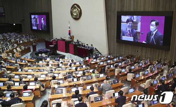 대정부질문 둘째 날 ‘경제’ 난타전…민생 위기 文탓vs尹탓 공방