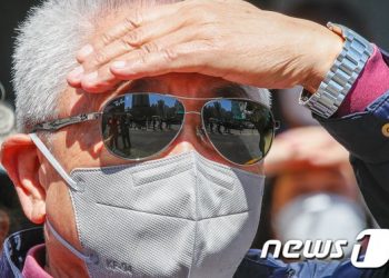 햇빛 강한 한여름 ‘선글라스’… 렌즈색보다 중요한 건