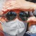 햇빛 강한 한여름 ‘선글라스’… 렌즈색보다 중요한 건