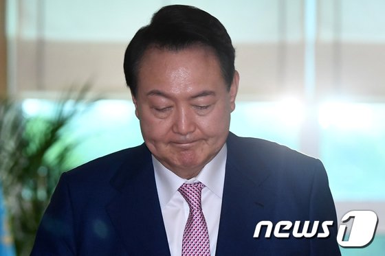 尹, 지지율 20%대 하락 속 휴가…국정운영 해법 찾을까