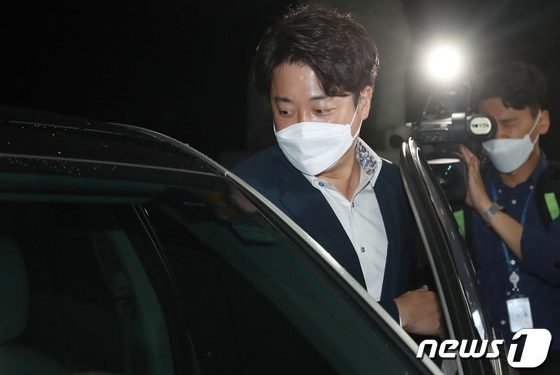 이상민 “이준석 비겁, 尹에겐 90도 윤핵관은 공격”· 이재오 “애가 꼬장부려”