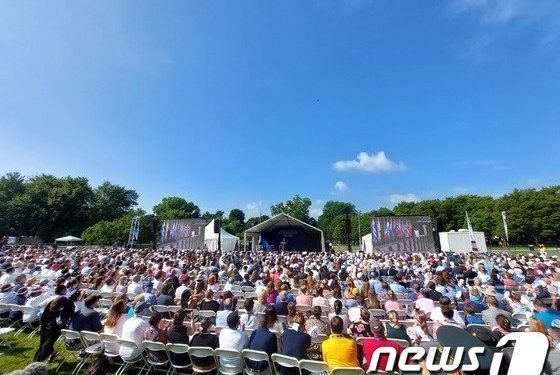 美 한국전 전사자 ‘추모의 벽’ 헌정식…세컨드 젠틀맨·안보보좌관 참석