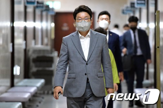 ‘탕탕’ 트리거 된 ‘내부총질’ 문자…조기전대 시계 앞당기나