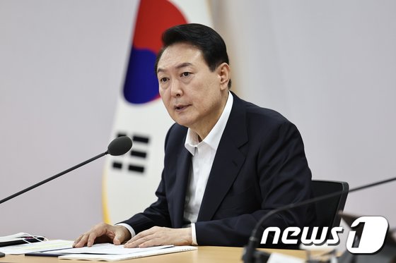 尹대통령, 연일 文정부 정조준…지지율 반전 지렛대 삼나