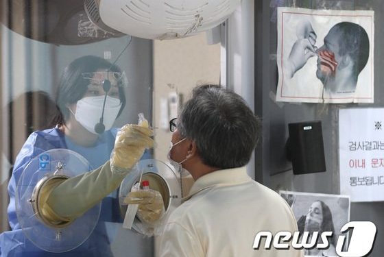 3高에 ‘코로나 재유행’까지…경기 둔화 악재만 겹겹이