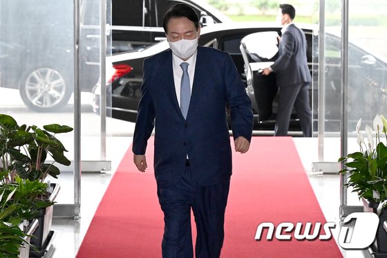 尹대통령 지지율 32% 위태로운 이유…’등돌리는 보수층’