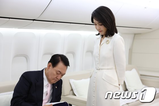 나경원 “김건희 팬클럽 아주 거슬려”…강신업 “기회주의자”