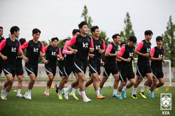 ‘대회 4연패+월드컵 준비’ 두 마리 토끼 쫓는 벤투호, 중국 상대 첫발