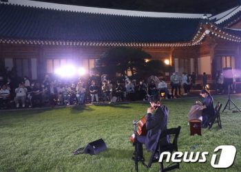 ‘베르사유궁전 같은 청와대?’ 문체부 계획에 커지는 우려