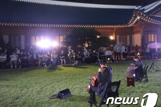 ‘베르사유궁전 같은 청와대?’ 문체부 계획에 커지는 우려