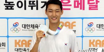 또 역사 쓴 높이뛰기 간판 우상혁, 한국 최초로 월드 랭킹 1위 등극