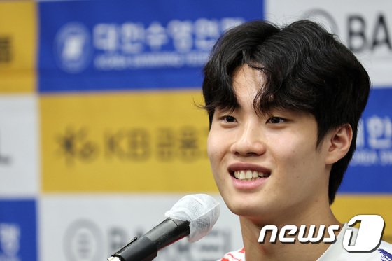 다시 바빠지는 황선우의 2022 시계… 우선 접영 100m 한국 신기록부터