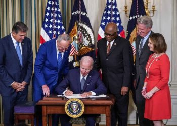 인플레 감축법, 40만불 이하 소득자에 200억불 징수