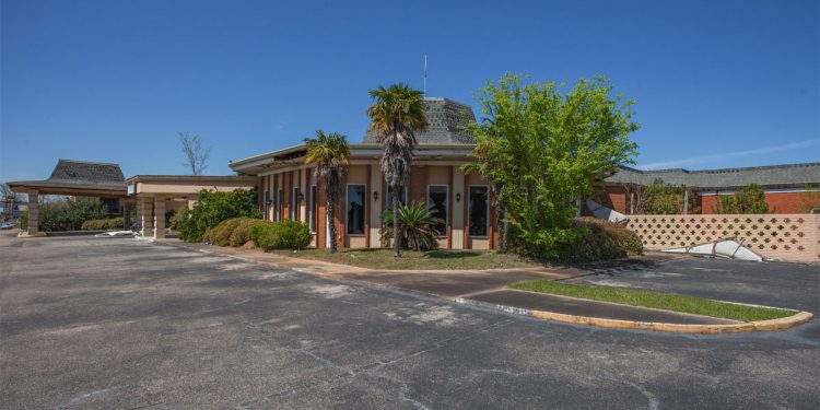 몽고메리시, 주지사 관사 호텔 100불에 매입