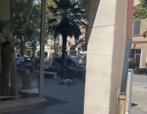 “여친 아름답다” 말했다고…길거리 상인 때려 죽인 이탈리아男