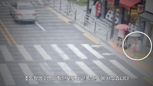 대낮 만취운전車 ‘묻지마 우회전’…횡단보도 아이들 쳤다