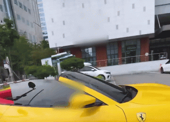 비키니 오토바이女, 웨딩드레스 입고 경찰 출석 뒤 벌어진 일