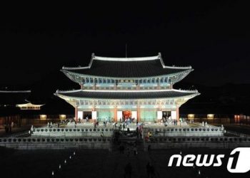 이번엔 경복궁 ‘구찌 패션쇼’ 할 뻔…靑화보 난리에 문화재청 취소