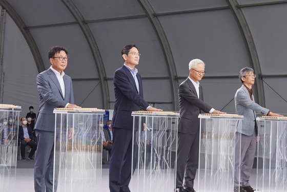 첫 행보 나선 이재용의 메시지…”세상에 없는 기술로 미래 만들자”