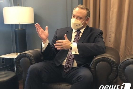 ‘세계적 석학’ 제이슨 쉥커 “고환율 시대는 위기이자 기회… 한국 ICT 경쟁력 높여”