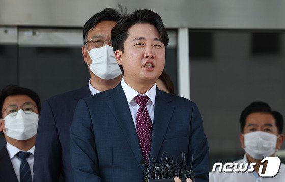 ‘尹 겨냥’ 이준석 “윤리위 잣대 고무줄, 가처분 기각돼도 할 일 무궁무진”