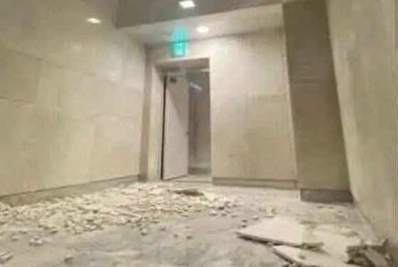 30㎏ 대리석이 5m 높이서 후두둑…강남 초고가 아파트 ‘부실 논란’