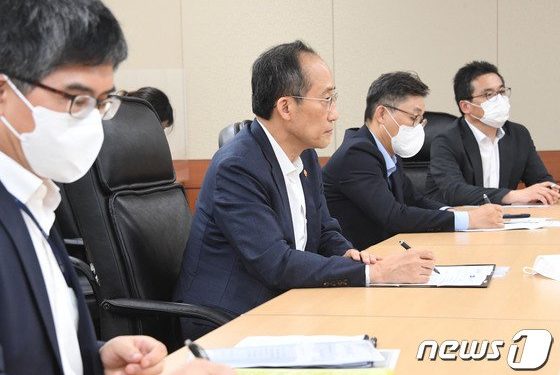 추경호 “환율 일방향 쏠림 우려…투기적 거래 모니터링 강화”