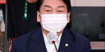 안철수 “취임 100일 안 된 대통령 지지율 20%대, 사상 초유의 일”