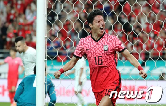 황의조, ‘매각설’ 성남에 응원 메시지…”한국 축구에 존재해야 하는 팀”