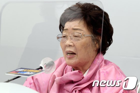 이용수 할머니 “광복절인데 역사·위안부 문제 한 마디 없나”