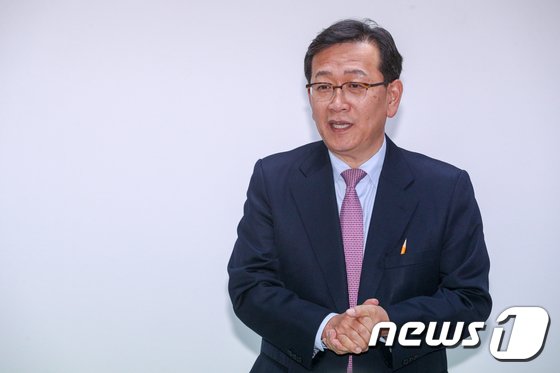민주평통 사무처장에 ‘尹 동기’ 석동현…수석부의장은 김무성