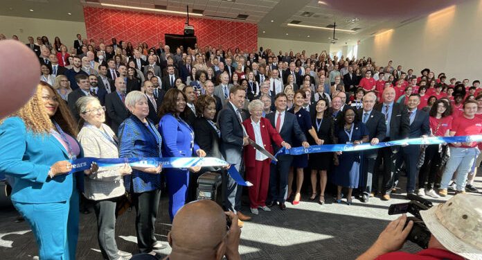 헌츠빌에 기숙형 사이버 기술·공학 고등학교 개교