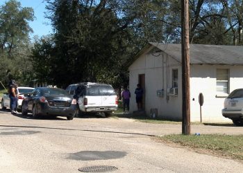 셀마 노인, 노크 소리에 응답하다 총격 당해 사망