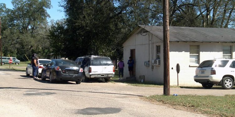 셀마 노인, 노크 소리에 응답하다 총격 당해 사망