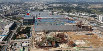 ‘봉쇄파장’ 中반도체 생산 급감…韓반도체 수출 비상 “상당기간”