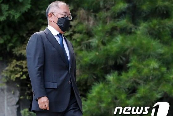 정의선 현대차그룹 회장, 주한 영국대사관 찾아 엘리자베스 2세 여왕 조문