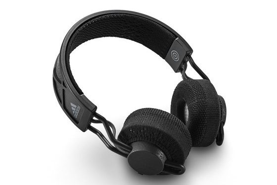 아디다스, 빛으로 셀프 충전하는 무선 헤드폰 ‘RPT-02 SOL’ 출시