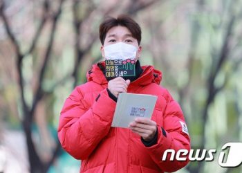 검찰, 방송인 박수홍 친형 사전구속영장 청구…출연료 등 횡령 혐의