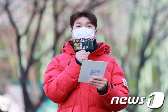 검찰, 방송인 박수홍 친형 사전구속영장 청구…출연료 등 횡령 혐의