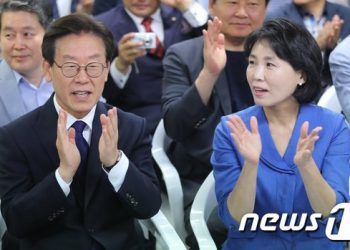 검찰, 이재명 부부 ‘선거법 위반’ 오늘 기소 유력…’고의성’ 입증 관건