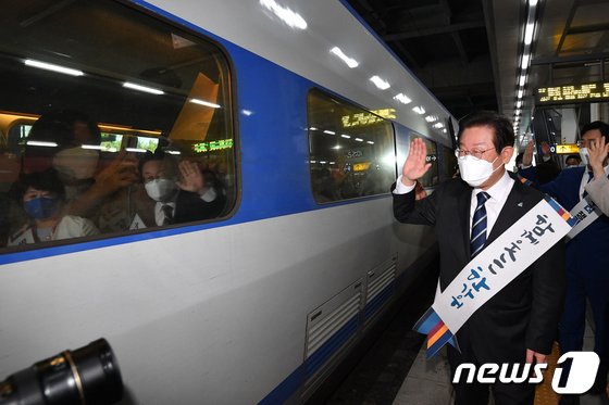 권성동 “이재명 기소 야당탄압? 절도 혐의 조사하면 도둑탄압인가”