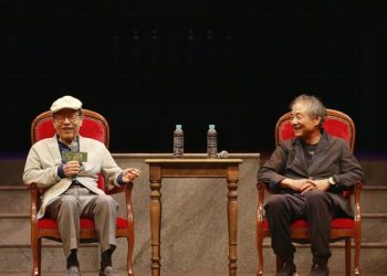 연극 ‘두 교황’의 주역 신구 “연극은 소명, 생명과도 같아”