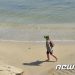 나도 한번 해볼까 ‘맨발로 걷기’…좋은 점, 주의할 점은
