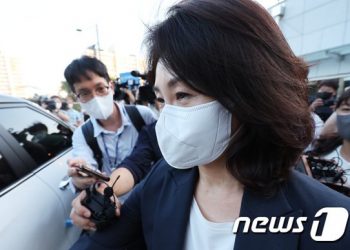 검찰 ‘경기도 법인카드 유용’ 배모씨 기소…김혜경씨 추가 수사