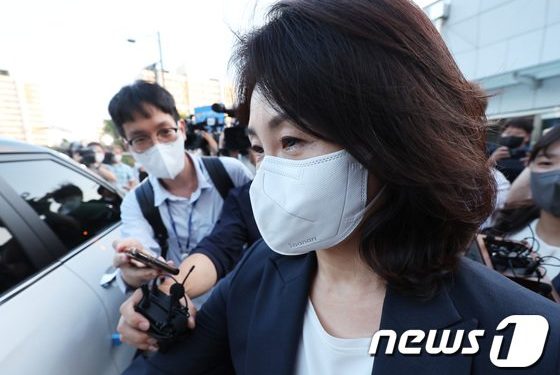 검찰 ‘경기도 법인카드 유용’ 배모씨 기소…김혜경씨 추가 수사