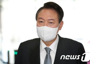 검찰 “尹 ‘도이치·재산신고’ 허위사실 공표혐의 시효정지…계속 수사”