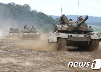 현대로템, 폴란드 수출용 K2 전차 첫 출고…”2025년까지 순차 인도”