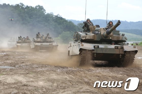 현대로템, 폴란드 수출용 K2 전차 첫 출고…”2025년까지 순차 인도”
